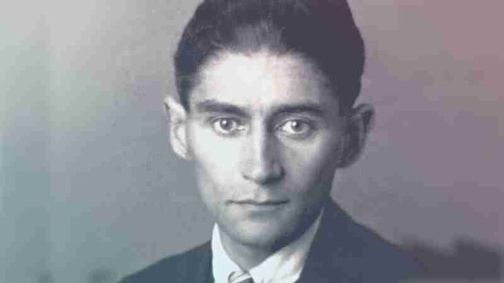 Franz Kafka - Black-and-white photograph of Kafka as a young man with dark hair in a formal suit, tags: der bürokratie auf kafkas - CC BY-SA