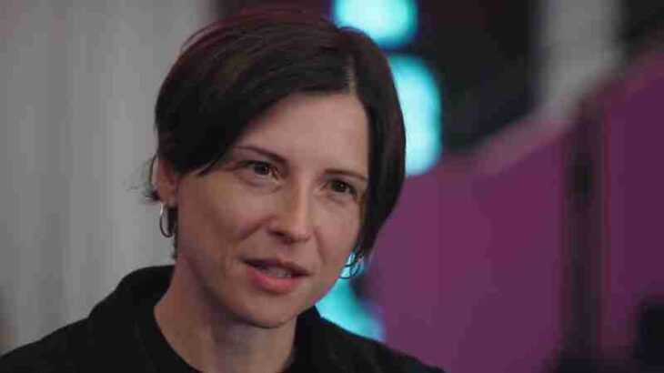Portrait von Dorothee Elmiger, die mit ihrem Roman „Die Holländerinnen“ (Hanser) auf der Shortlist für den Deutschen Buchpreis 2025 steht.

Kamera: Yannick Kurzweil
Schnitt: Yannick Kurzweil
Redaktion: Allegra Mercedes Pirker (ORF), tags: elmiger - youtube